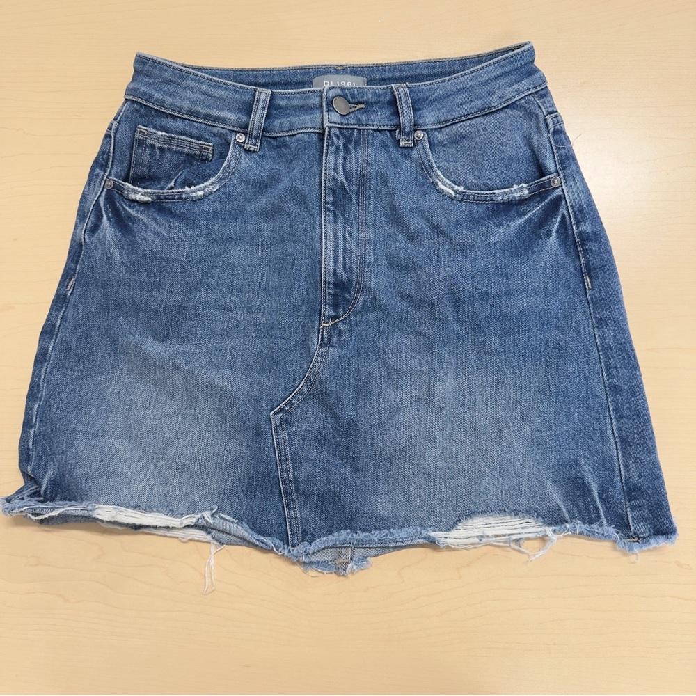 DL1961 Blue Distressed Georgia Denim Mini Skirt Size 29 Excellent Condition
